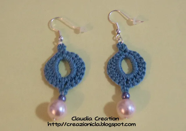 Orecchini azzurri perle