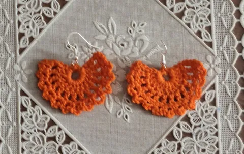 Orecchini all'uncinetto