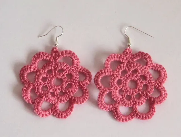 Orecchini all'uncinetto