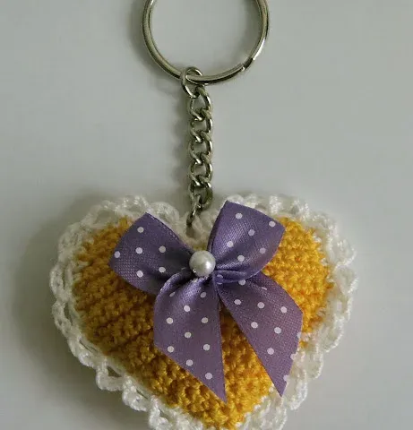 Portachiavi imbottito all'uncinetto