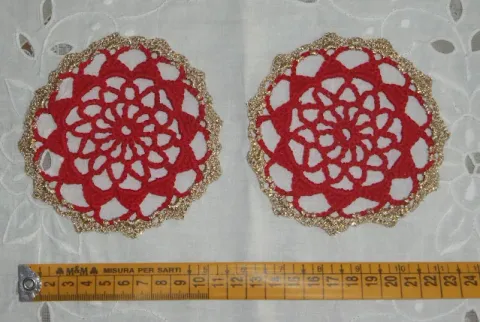 Due bellissimi sottobicchieri natalizi all'uncinetto